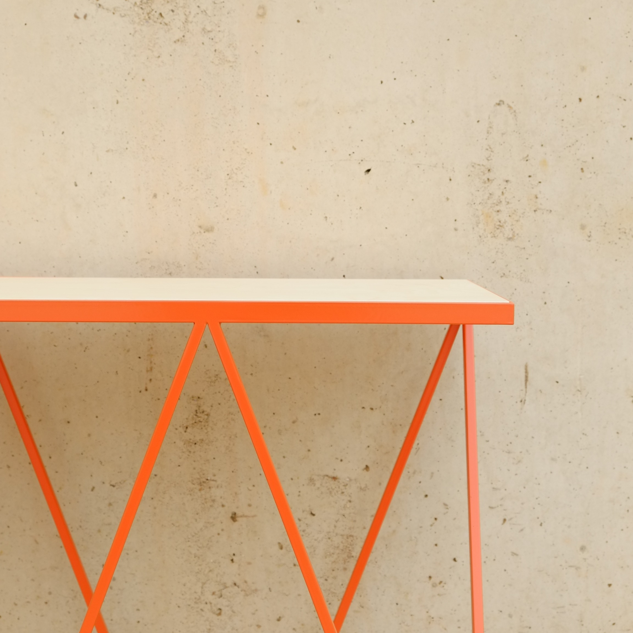 Giraffe Console Table - Birch plywood top